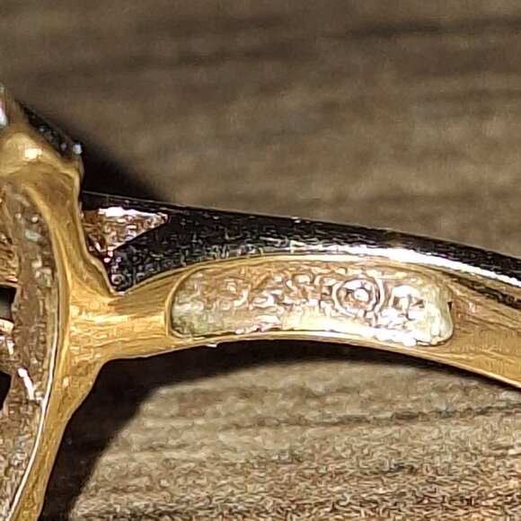 Avon Pearl Ruby Red Rhinestone Oval Ring, Gold Tone - Picture 5 of 13